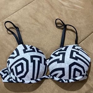 PINK by VS bra. 32B. Wear Everywhere Super Push Up.